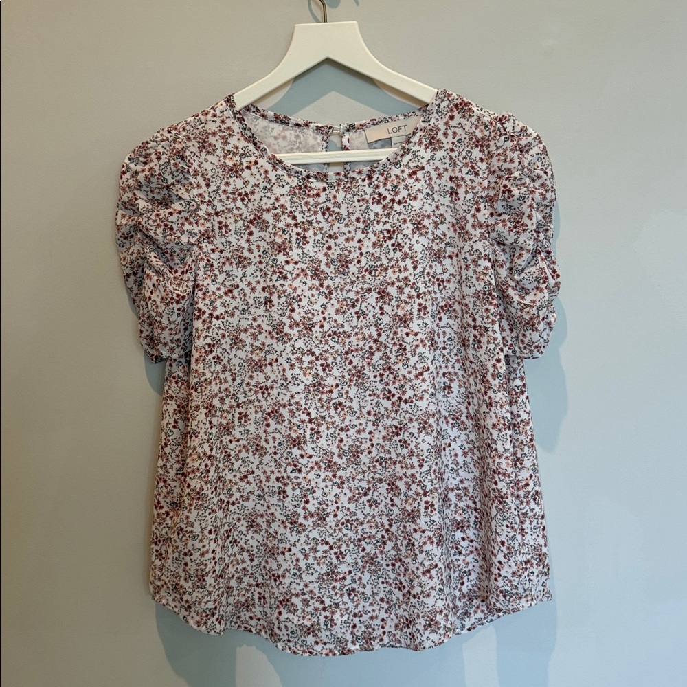 LOFT Petite Floral Clip Puff Sleeve Top